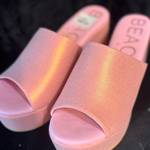 🩷🧡👡Beach by Matisse "Frosted Coral" Shimmer Chunky Platform Sandals
SZ 10 NWT🧡🩷 - Picture 12 of 14